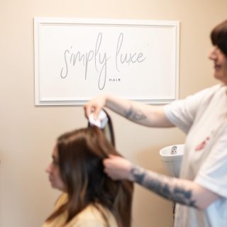 The wait is over…
Literally.

No more “𝘫𝘶𝘴𝘵 𝘸𝘢𝘪𝘵𝘪𝘯𝘨 𝘰𝘯 𝘺𝘰𝘶𝘳 𝘩𝘢𝘪𝘳 𝘵𝘰 𝘤𝘰𝘮𝘦 𝘪𝘯”. I’ve made the investment so you don’t have to. 😉

I’ve officially stocked my studio with a full bar of weft extension shades, ready to mix, match, and serve your custom blend on the spot.

Dream hair? Shaken, stirred, and same-day installed. 🍸✨